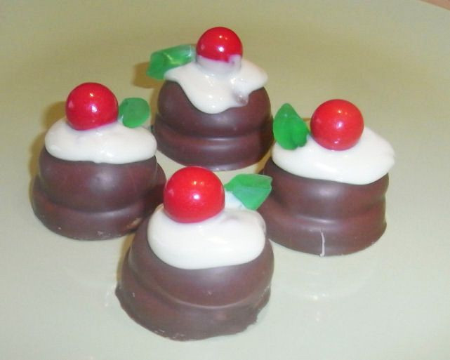 Cute Easy Christmas Desserts
 Another simple yet cute topper that can be used for all