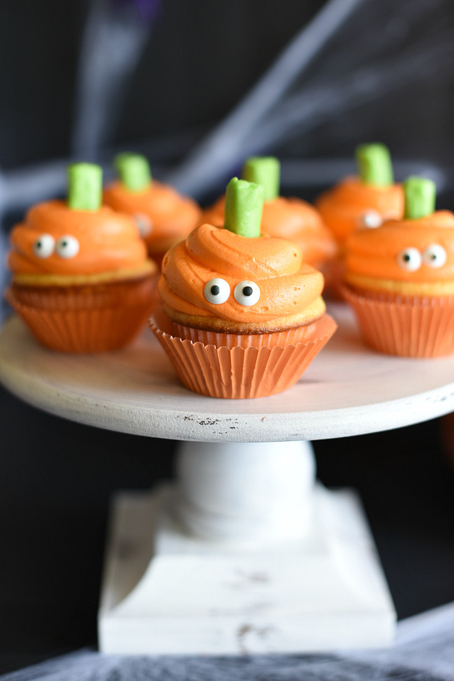 Cute Halloween Cupcakes
 Easy Halloween Cupcakes with Pumpkin Faces – Fun Squared