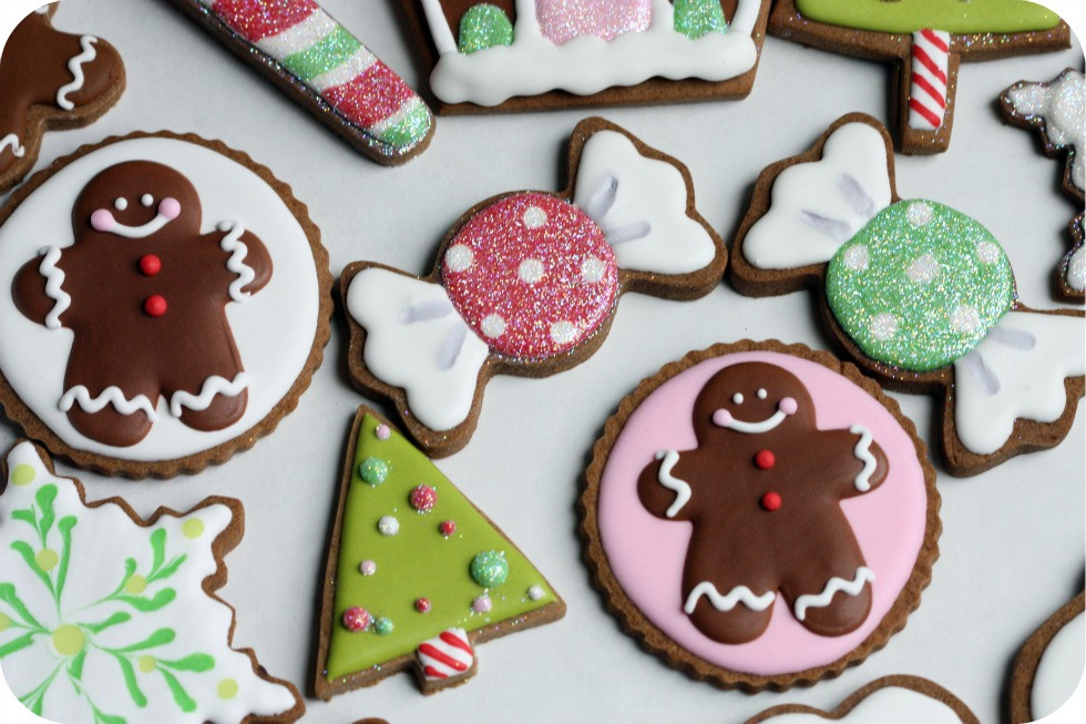 Decorated Christmas Cookies
 Staying Organized While Decorating Cookies – 10 Tips