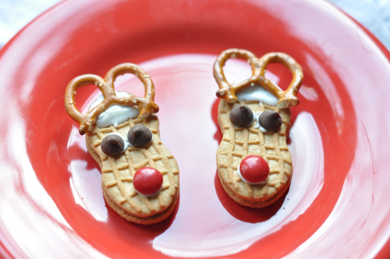 Easy Christmas Cookies To Make
 Easy Meals for Moms EASY and fun holiday treats to make