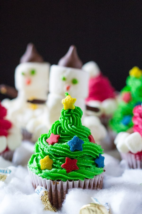 Easy Christmas Cupcakes
 Three Easy Christmas Cupcakes