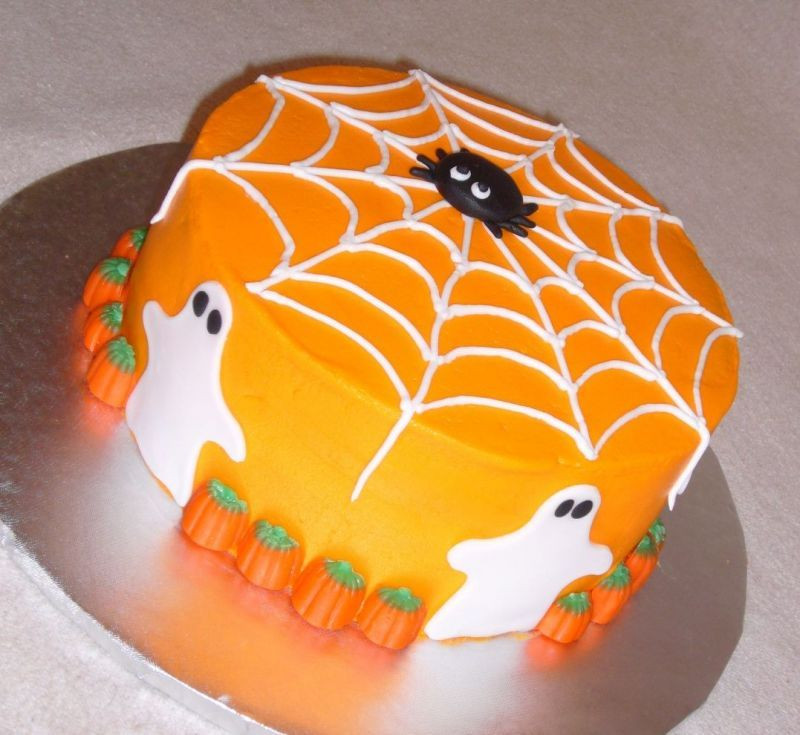 Easy Halloween Cakes
 This is a cute Halloween cake Halloween