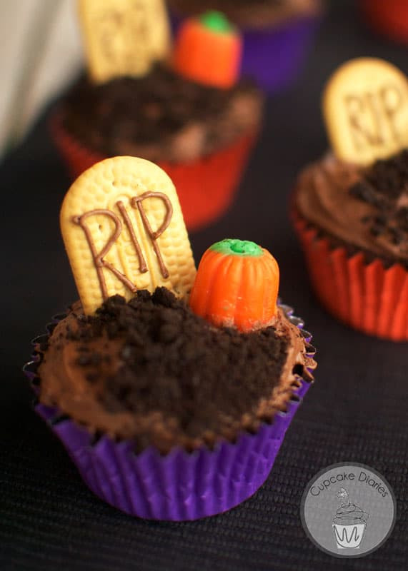 Easy Halloween Cupcakes For School
 Graveyard Cupcakes 30 Days of Halloween 2014 Day 1