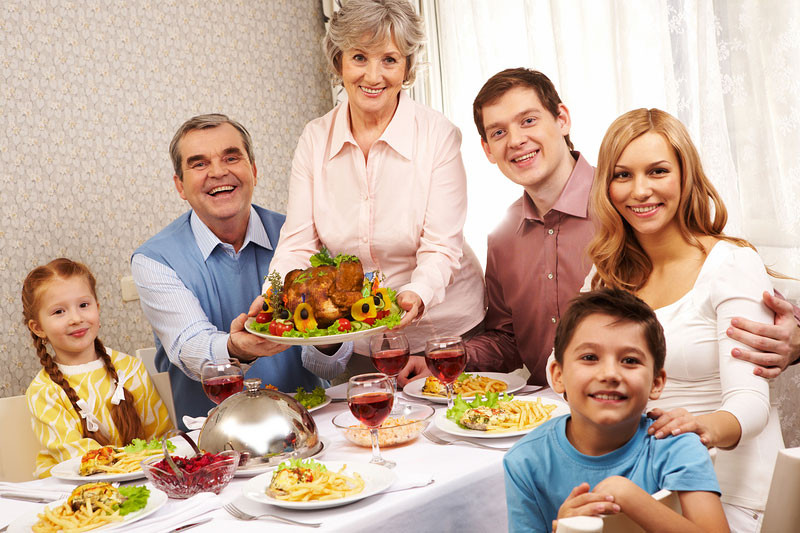 Family Thanksgiving Dinner
 5 Thanksgiving Traditions Every Family Should Do in the