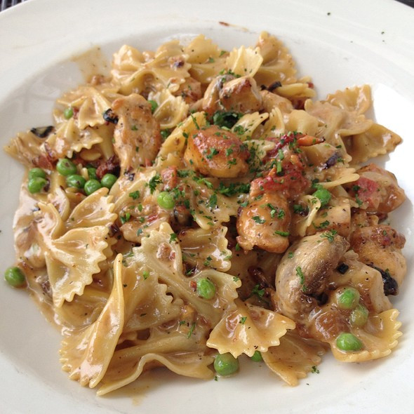 Farfalle With Chicken And Roasted Garlic
 Foodspotting