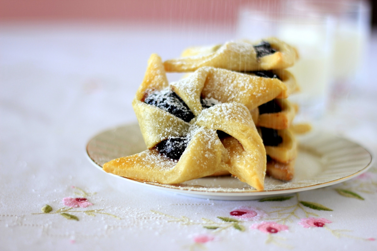 Finnish Christmas Cookies
 Joulutorttu – Finnish Christmas Jam Tarts cake crumbs