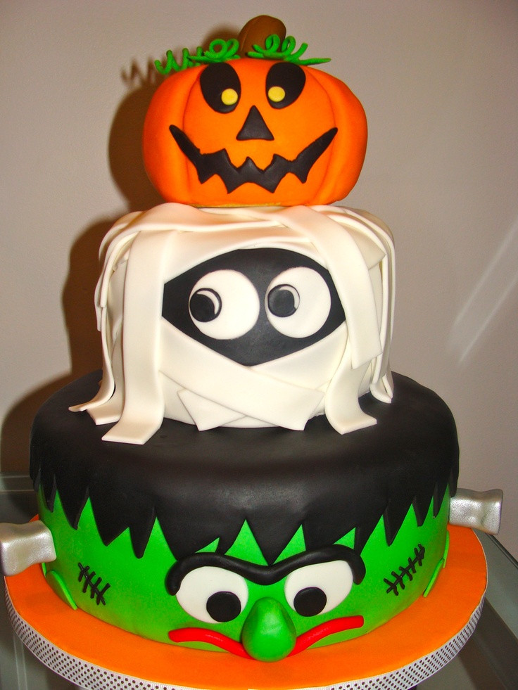 Fun Halloween Cakes
 CANT GET A BETTER CAKE THAN THESE FOR THE HALLOWEEN NIGHT
