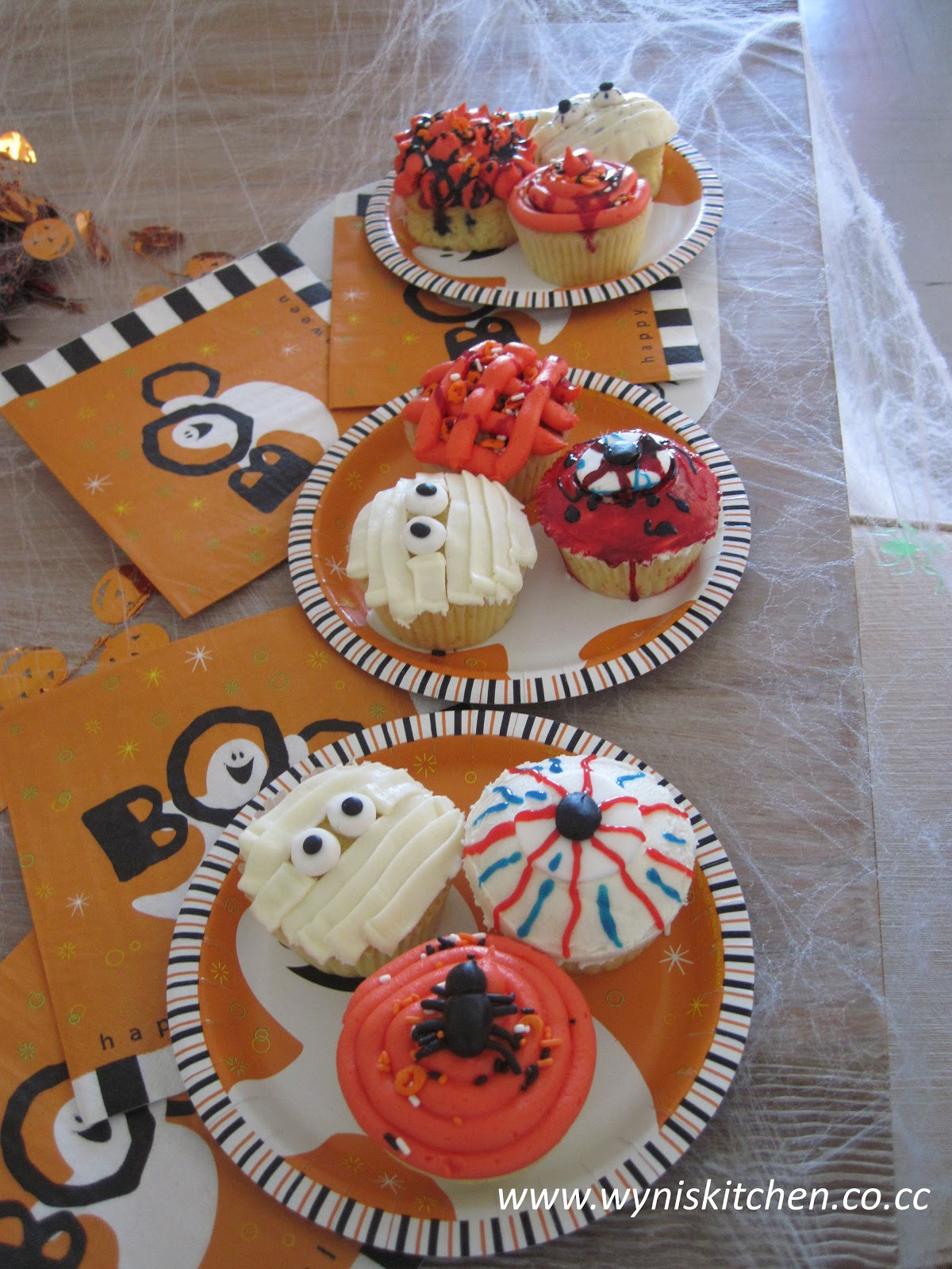 Fun Halloween Cupcakes
 Fun and Easy Halloween Cupcakes