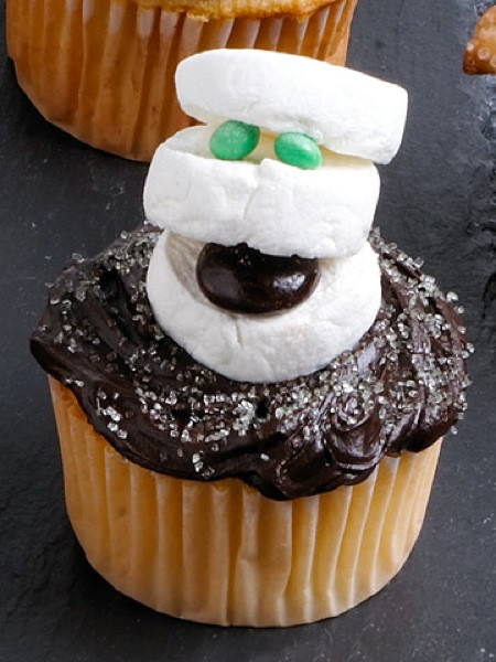 Fun Halloween Cupcakes
 Halloween Dessert Ideas – DessertedPlanet