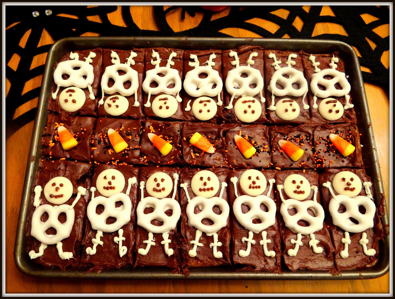 Halloween Brownies Decorating
 Weekday Chef Halloween Cupcakes and Skeleton Brownies