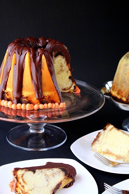 Halloween Bundt Cake
 Halloween Bundt Cake