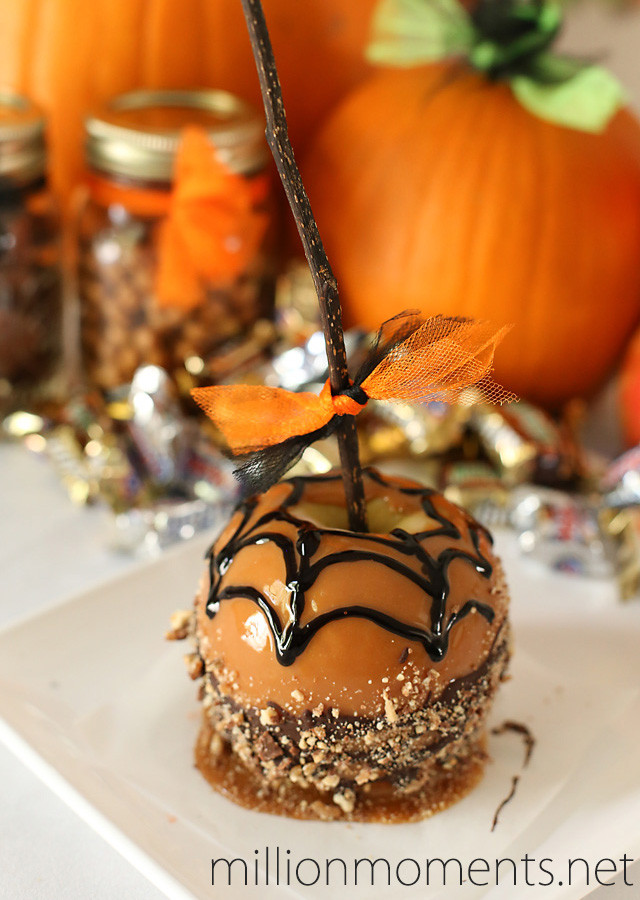 Halloween Caramel Apples
 Creepy Candy Apples And An Easy Halloween Drink Recipe