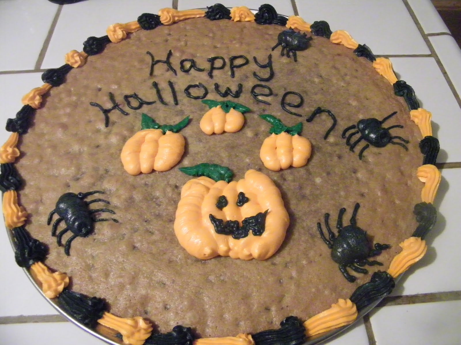 Halloween Cookie Cakes
 Mugu Pie s Halloween Cookie Cake