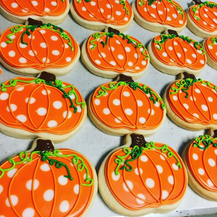 Halloween Cookies Decorating
 Best 10 Royal Icing Cookies ideas on Pinterest