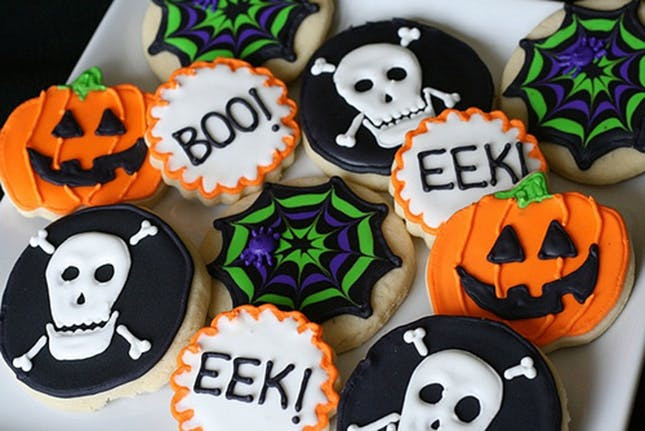 Halloween Cookies Decorating
 48 Fun and Festive Halloween Baked Goo s