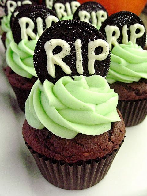 Halloween Cupcakes Cakes
 Best 25 Halloween cupcakes ideas on Pinterest