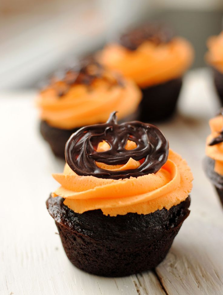 Halloween Cupcakes Cakes
 25 best ideas about Halloween cupcakes on Pinterest