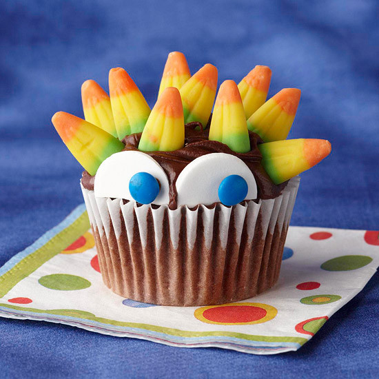Halloween Cupcakes For Kids
 DIY Food Decorating Halloween Cupcakes with Your Kids