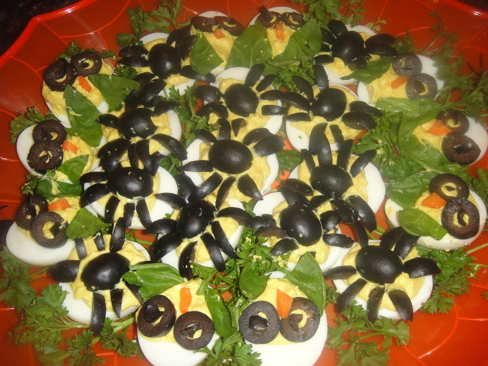 Halloween Deviled Eggs Spider
 Halloween DEVILED EGGS Olive SPIDERS and OWLS Cindy