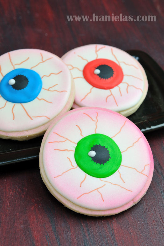 Halloween Eyeball Cookies
 Haniela s Scary Eyeball Cookies for Halloween