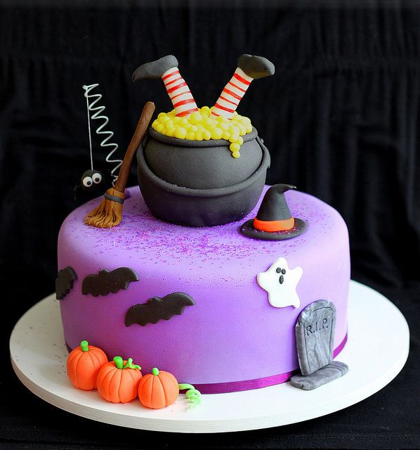 Halloween Fondant Cakes
 Best 25 Halloween fondant cake ideas on Pinterest