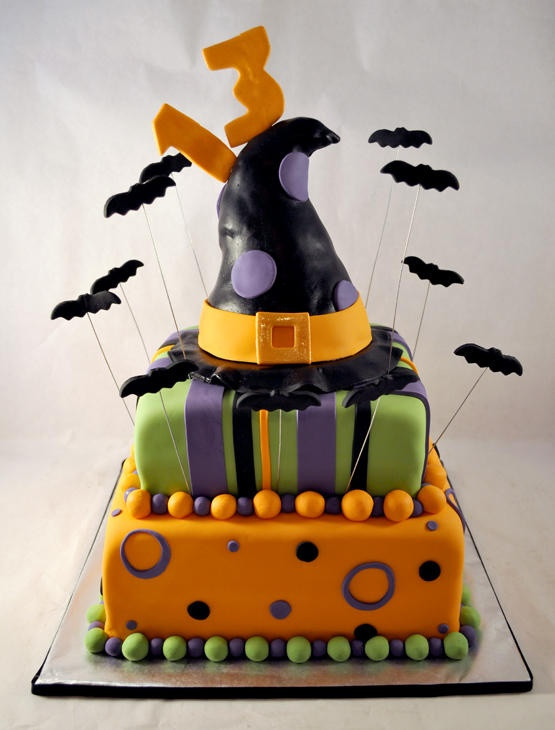 Halloween Fondant Cakes
 1000 ideas about Halloween Fondant Cake on Pinterest