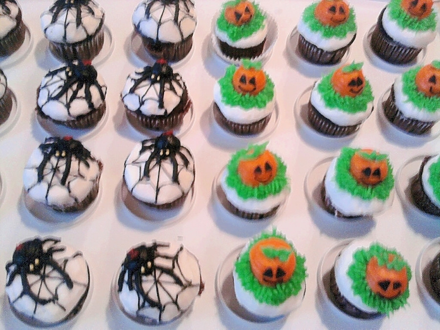 Halloween Mini Cupcakes
 Halloween Mini Cupcakes CakeCentral