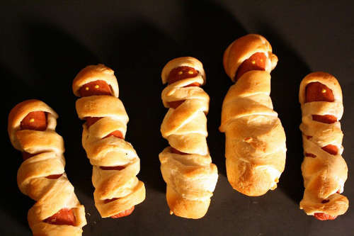 Halloween Mummy Hot Dogs
 Edgemont Kids in the Kitchen Mummy Dogs Pigs in a blanket