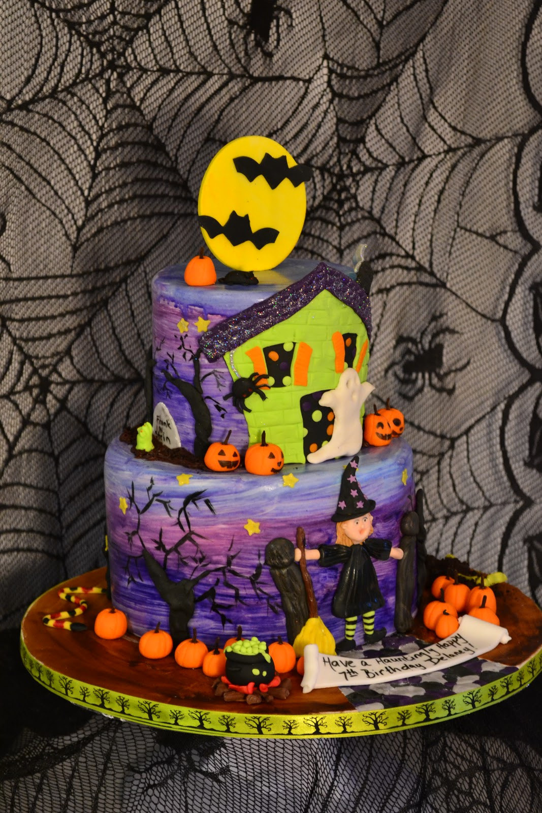 Halloween Party Cakes
 Oh just put a cupcake in it Halloween birthday cake
