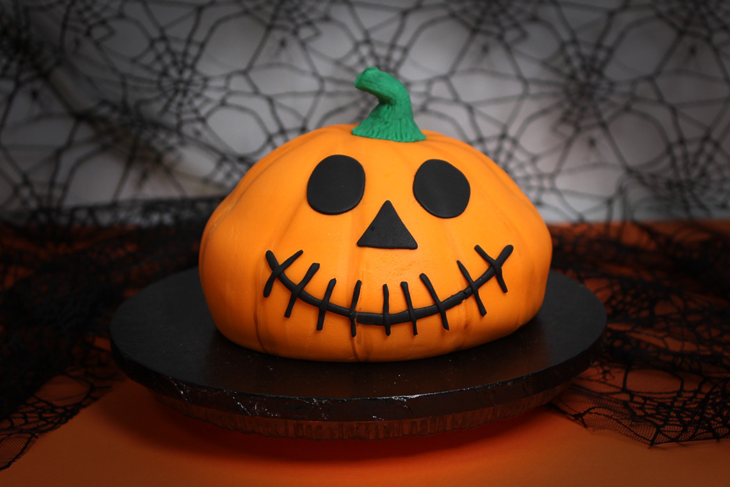 Halloween Pumkin Cakes
 How to Make a Halloween Pumpkin Cake Hobbycraft Blog