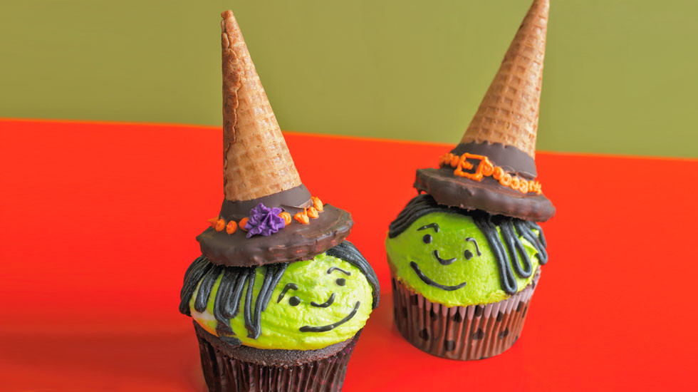 Halloween Witch Cupcakes
 Sweet & Spooky Halloween Cupcake Ideas