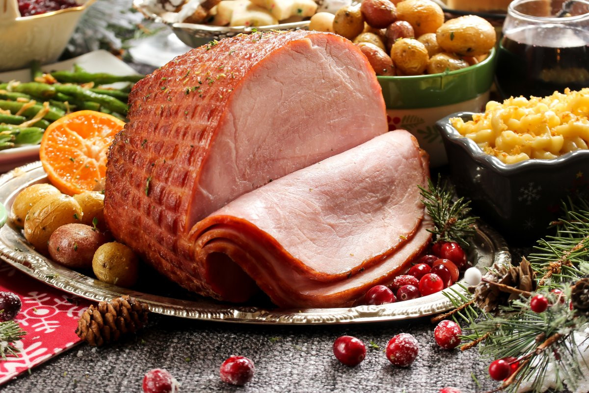 Hy Vee Christmas Dinner
 Hy Vee and local first responders to give away 500 hams