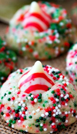 Kiss Cookies Christmas
 1000 ideas about Hershey Kiss Cookies on Pinterest