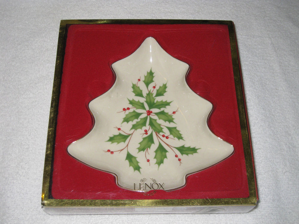 Lenox Christmas Candy Dish
 NEW Lenox Holiday Porcelain Christmas Tree Candy Dish