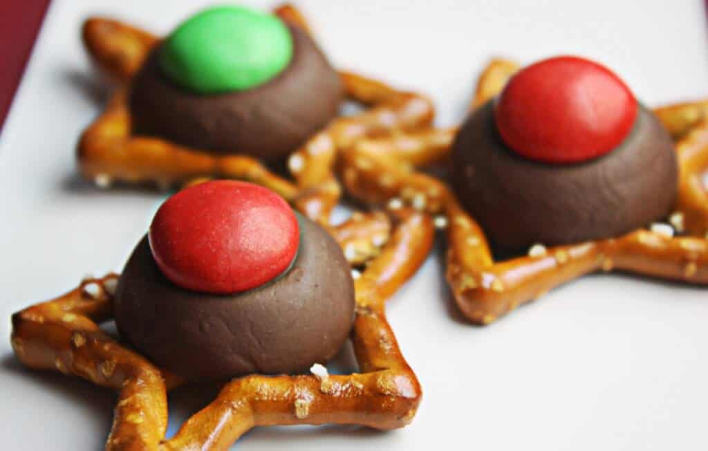 M&amp;M Christmas Cookies Recipe
 Easy Christmas Cookies with Holiday Pretezels • The Wicked