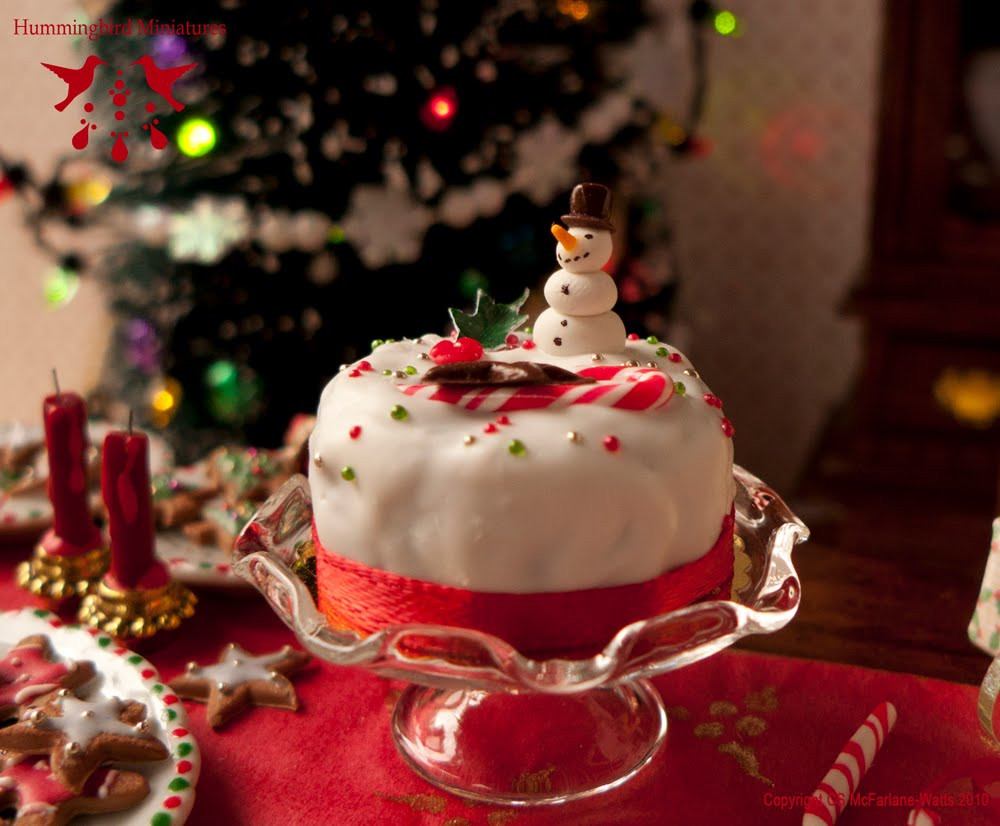 Merry Christmas Cakes
 Hummingbird Miniatures Merry Berry Christmas Cake