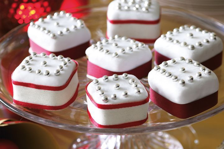 Mini Christmas Cakes
 Mini Christmas cakes