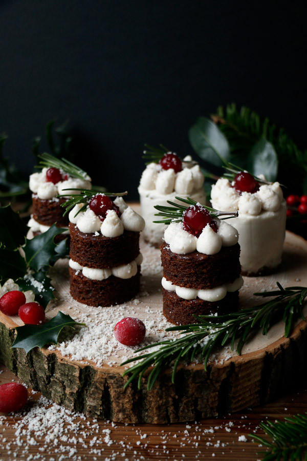 Mini Christmas Cakes
 Gingerbread Christmas Mini Cakes grain free & vegan