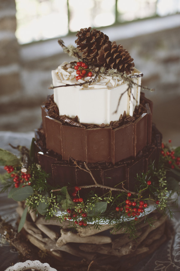 Pretty Christmas Cakes
 Winter Wedding Cakes Inspiration