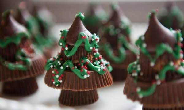 Reeses Christmas Tree Candy
 Reese s Chocolate Candy Christmas Trees Recipe