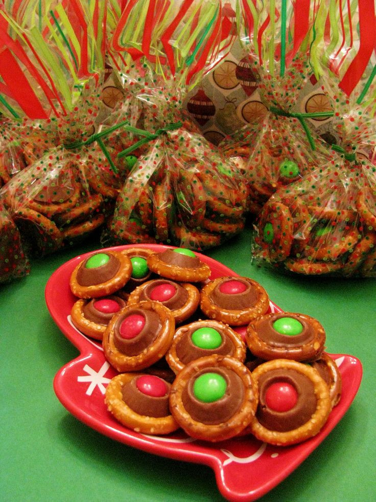 Rolo Christmas Pretzel Candy
 Christmas buttons Rolo pretzel bites 300degrees circle