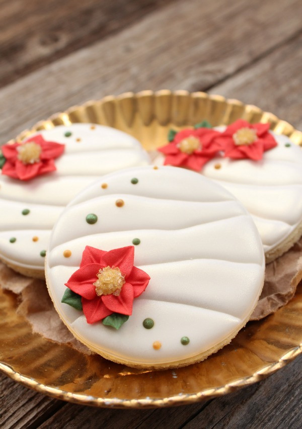 Royal Icing Christmas Cookie
 Creating a Ruched Effect with Royal Icing – The Sweet