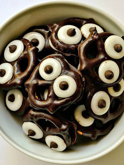 Scary Halloween Desserts
 Halloween Party Snacks and Spooky Desserts You Can