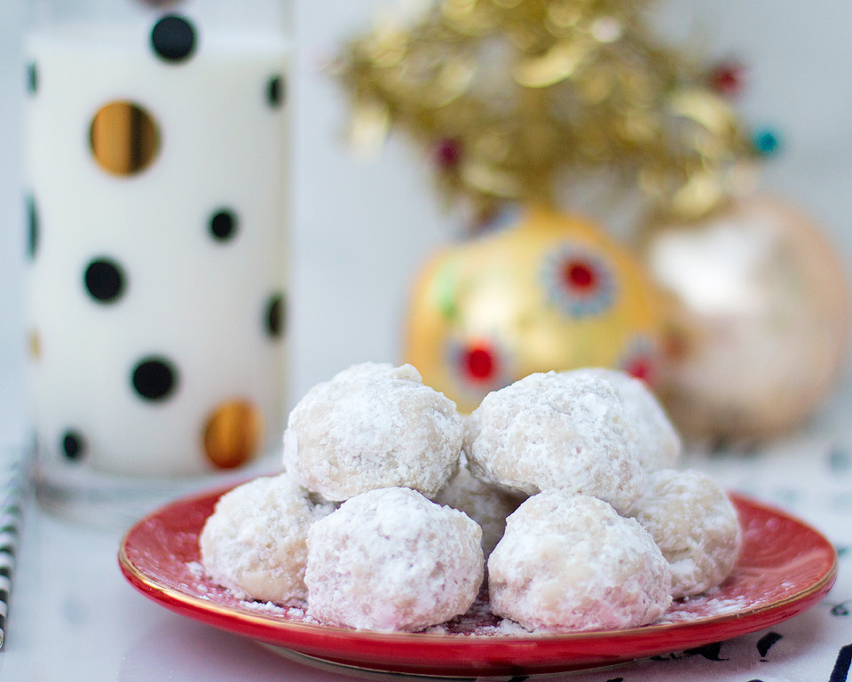 Snowball Christmas Cookies
 Christmas Snowball Cookies xoxoBella