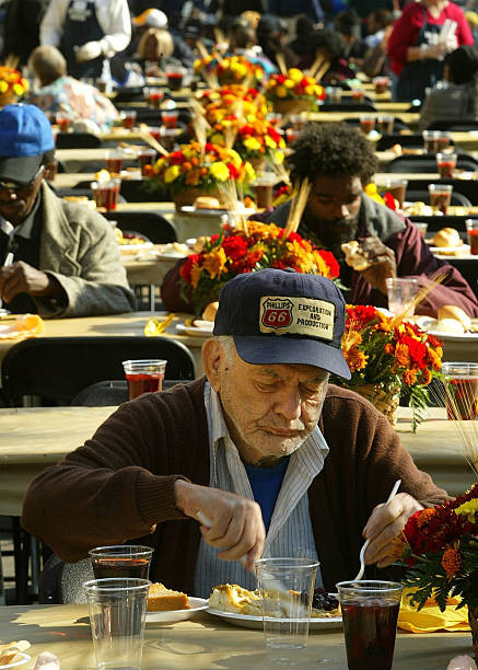 Thanksgiving Dinner Los Angeles
 Celebrities bring Thanksgiving to homeless s and