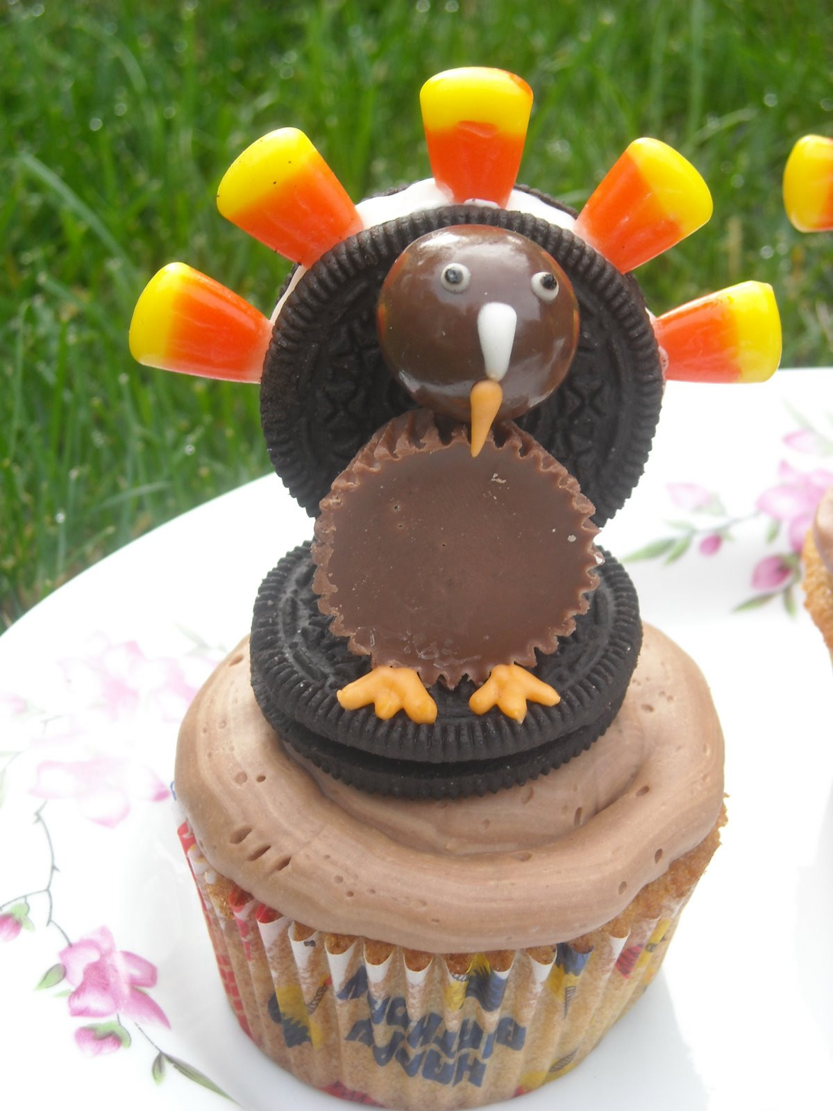 Turkey Cupcakes For Thanksgiving
 Gobble Gobble Turkey Cupcakes All Things Cupcake