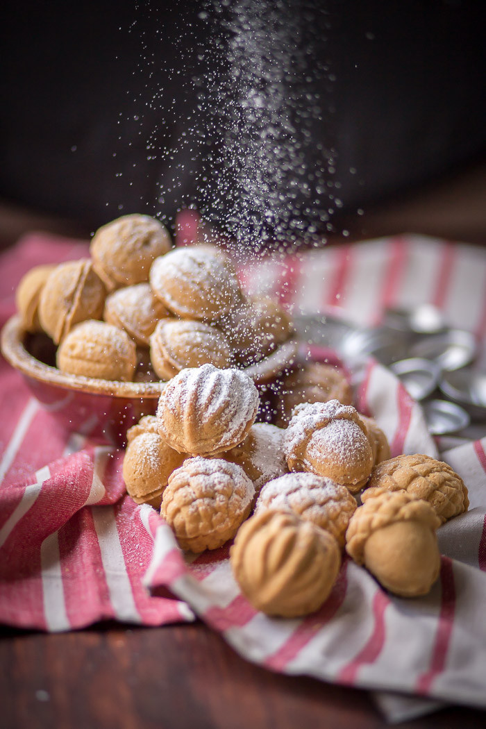 Walnut Christmas Cookies
 Walnut Shaped Cookies with Dulce De Leche Filling Let